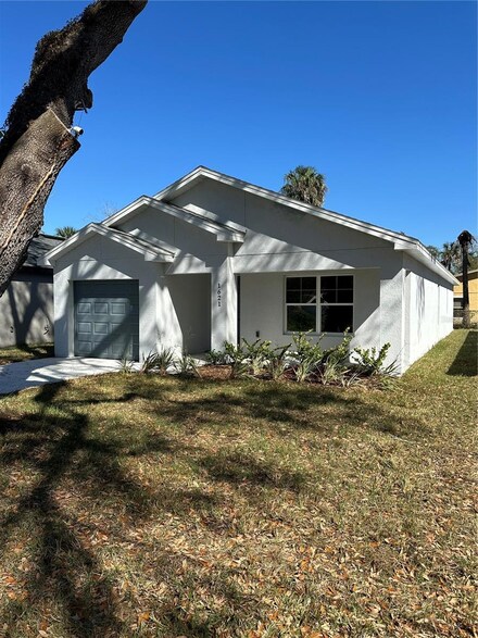 1621 Pear Ave, Sanford, FL 32771