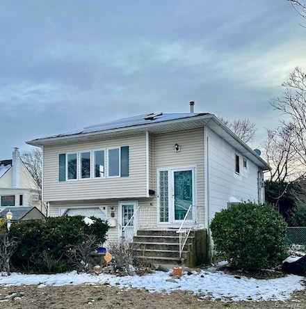 305 Deauville Pkwy, Lindenhurst, NY 11757