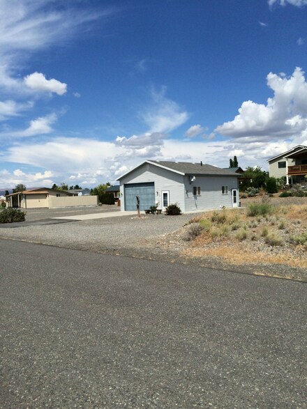 417 Edgewater Way S, Mattawa, WA 99349