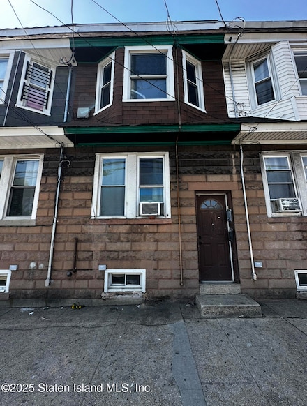 1422 Castleton Ave, Staten Island, NY 10302
