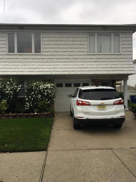 19 Amsterdam Ave, Staten Island, NY 10314