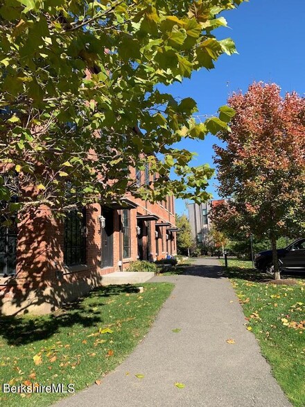 160 Water St Unit 20, Williamstown, MA 01267