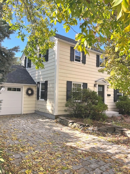 33 Bay View Dr, Portland, ME 04103