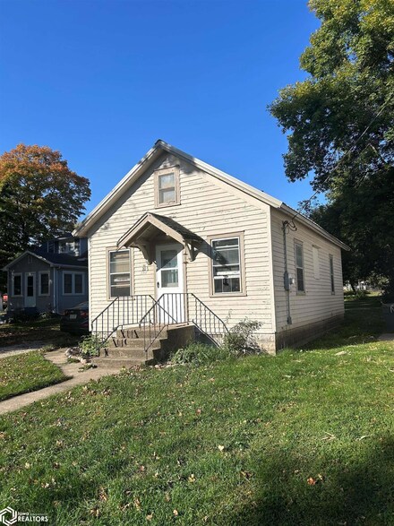 203 N Lincoln Ave, Graettinger, IA 51342