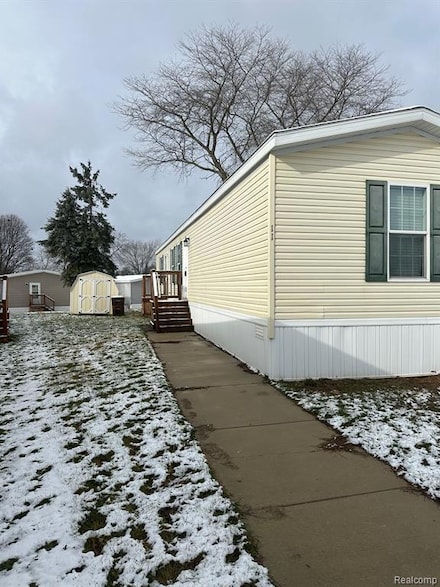 11 W Legrand St, Howell, MI 48843