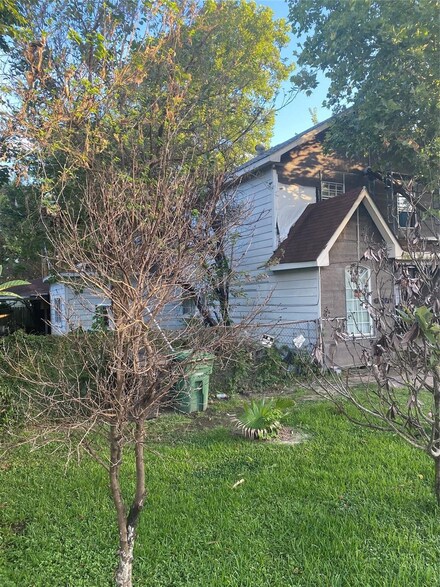 7920 Junius St, Houston, TX 77012