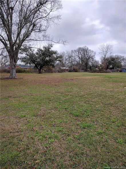 2302 Ridgewood Dr, Lake Charles, LA 70605