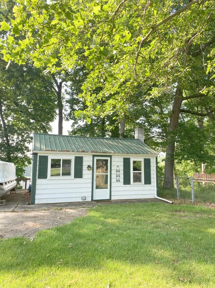 766 Ralston Rd, Colon, MI 49040