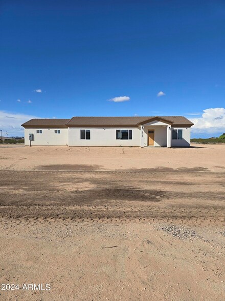 34766 W Pine St, Tonopah, AZ 85354