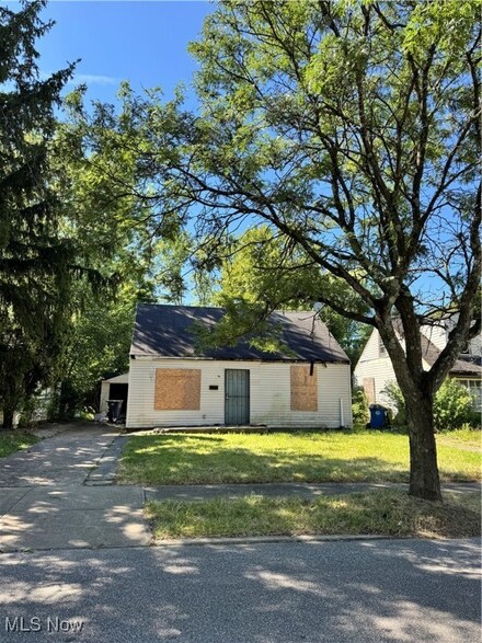 11912 Holborn Ave, Cleveland, OH 44105