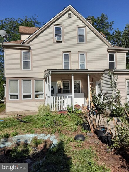 938 Cinnaminson Ave, Palmyra, NJ 08065