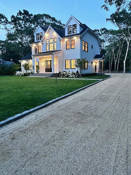 16 Hampton St, Westhampton Beach, NY 11978