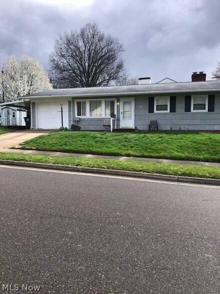 270 E Ralston Ave, Akron, OH 44301