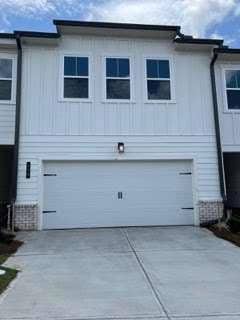 650 Point Place Dr, Loganville, GA 30052