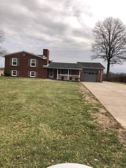 7519 Oak Hill Rd, Evansville, IN 47725