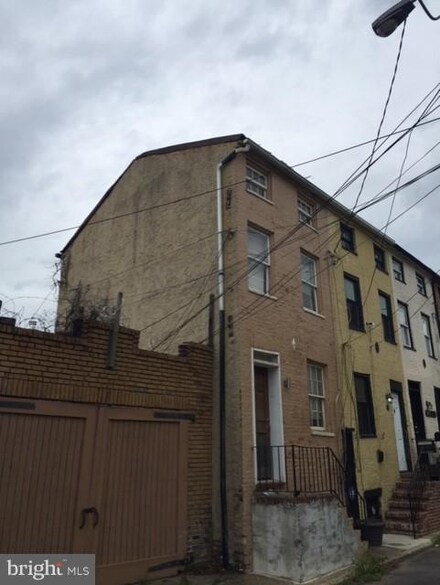 707 W Monument St, Baltimore, MD 21201