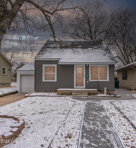 214 Mosley St, Lansing, MI 48906