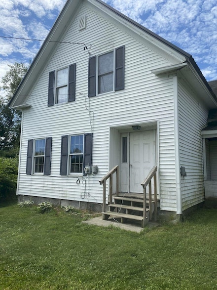 294 Pleasant St, Hartland, ME 04943