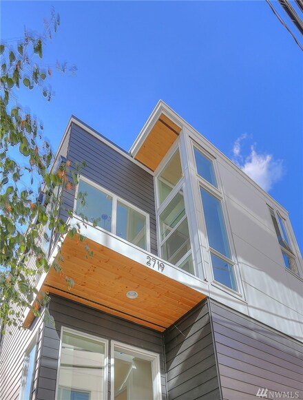 2723 Yale Terrace E, Seattle, WA 98102