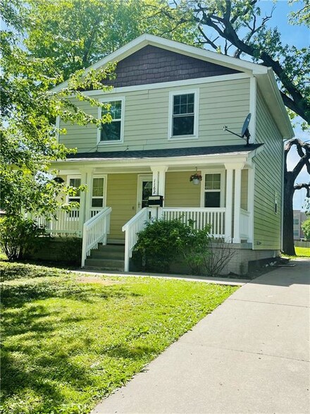 1162 22nd St, Des Moines, IA 50311