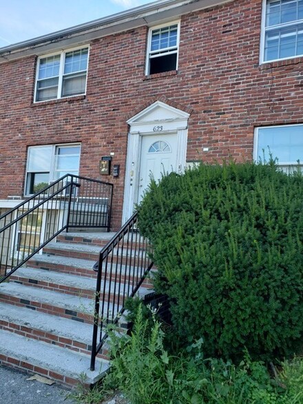 623 Cummins Hwy Unit A, Hyde Park, MA 02136