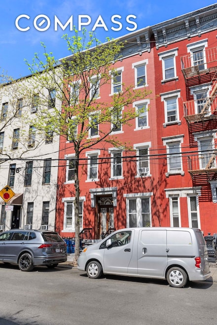 139 N 8th St, Brooklyn, NY 11249