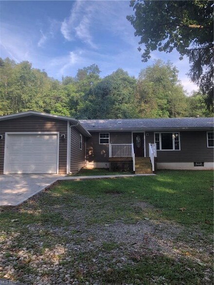 1170 Braun Rd, Belpre, OH 45714