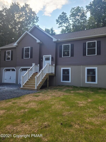 1351 N Rocky Mountain Dr, Effort, PA 18330