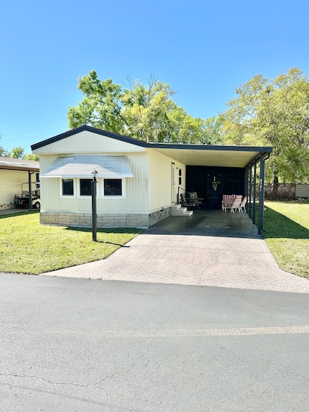 5751 Windtree Dr, Zephyrhills, FL 33541