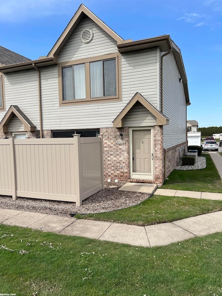 50471 Bay Run N, Chesterfield, MI 48047