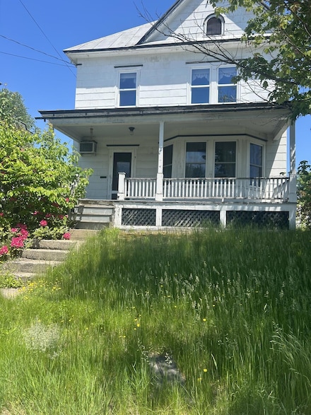 9 Otis St, Livermore Falls, ME 04254