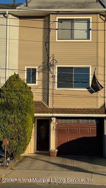 92 Father Capodanno Blvd, Staten Island, NY 10305