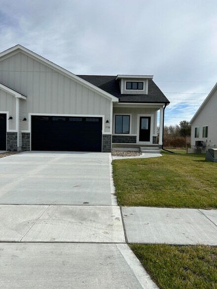 1116 Westview Dr, Huxley, IA 50124