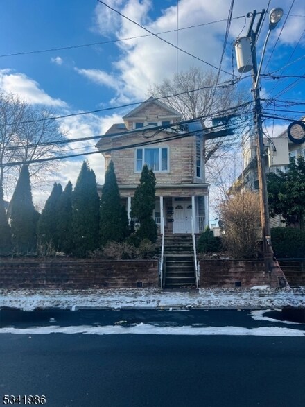 10-14 Noll Place, Newark, NJ 07106