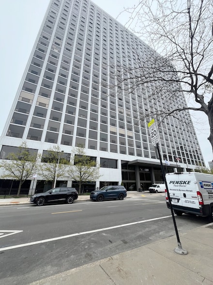 4343 N Clarendon Ave Unit 1901, Chicago, IL 60613