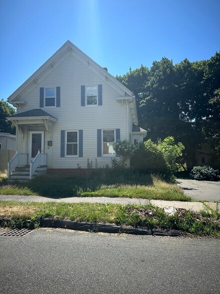 29 School St, Danvers, MA 01923