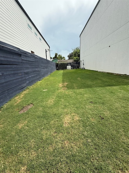 120 E 32nd St, Houston, TX 77018