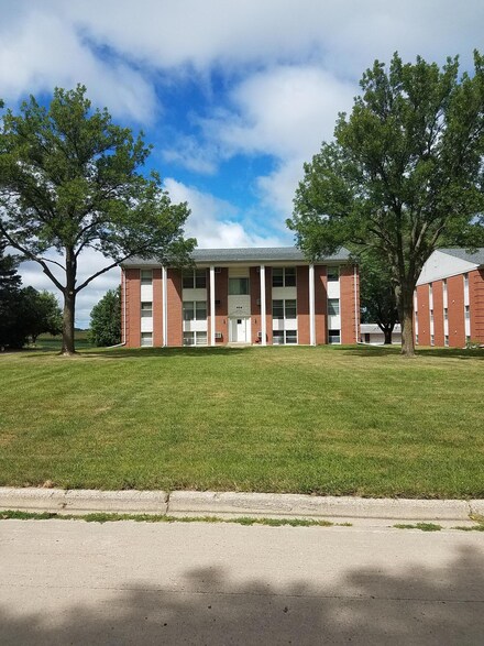 656 Summit Dr, Fairmont, MN 56031