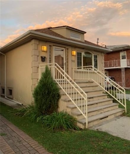 310 Beach 146th St, Rockaway Park, NY 11694