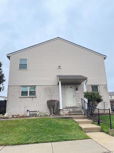 37786 Charter Oaks Blvd, Clinton Township, MI 48036