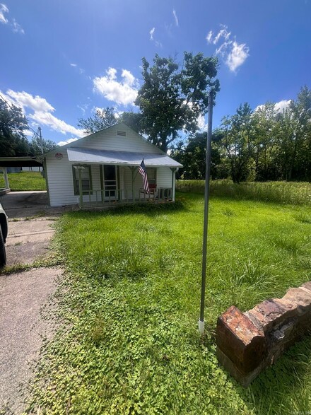 912 Vivian St, Mena, AR 71953