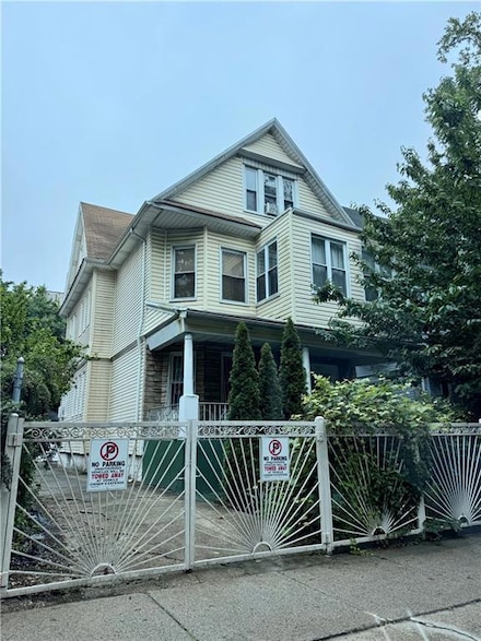 449 E 25th St, Brooklyn, NY 11226