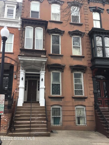 225 Lancaster St, Albany, NY 12210