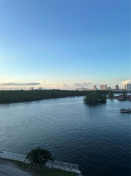 400 Kings Point Dr Unit 614, Sunny Isles Beach, FL 33160