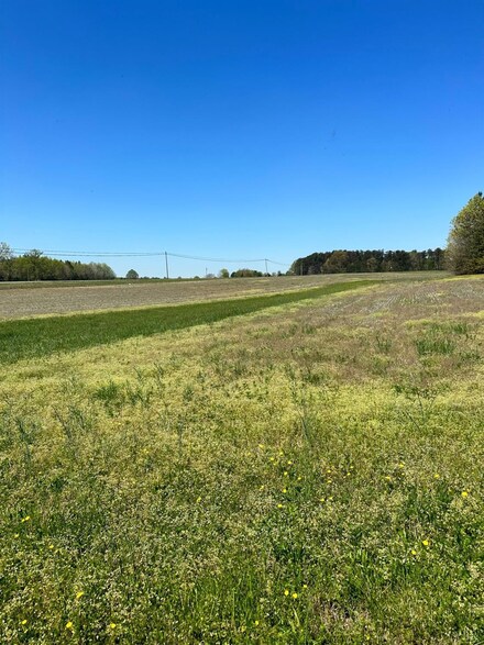 8 Deer View Rd, Gretna, VA 24557