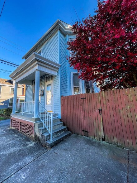 410 11th St, Huntingdon, PA 16652