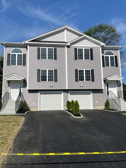 28 Standish St, Worcester, MA 01604