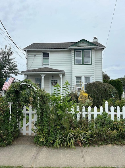16 Benjamin St, Glen Head, NY 11545