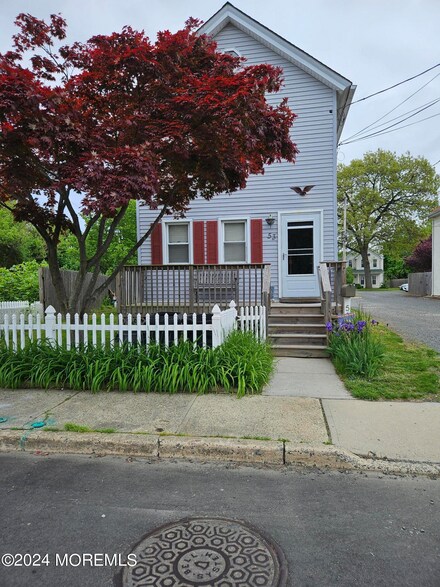 53 Fulton St, Keyport, NJ 07735