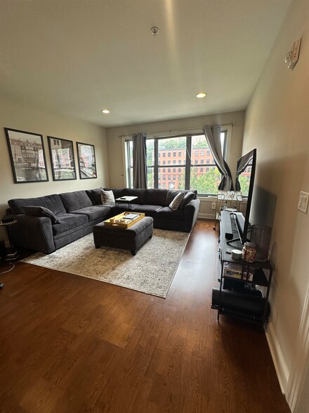 100 Marshall St Unit 413, Hoboken, NJ 07030